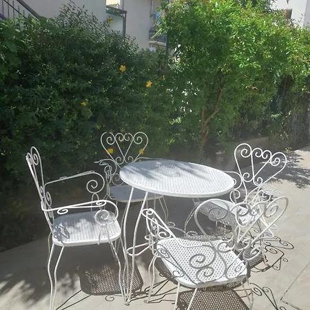 Regina Guest house